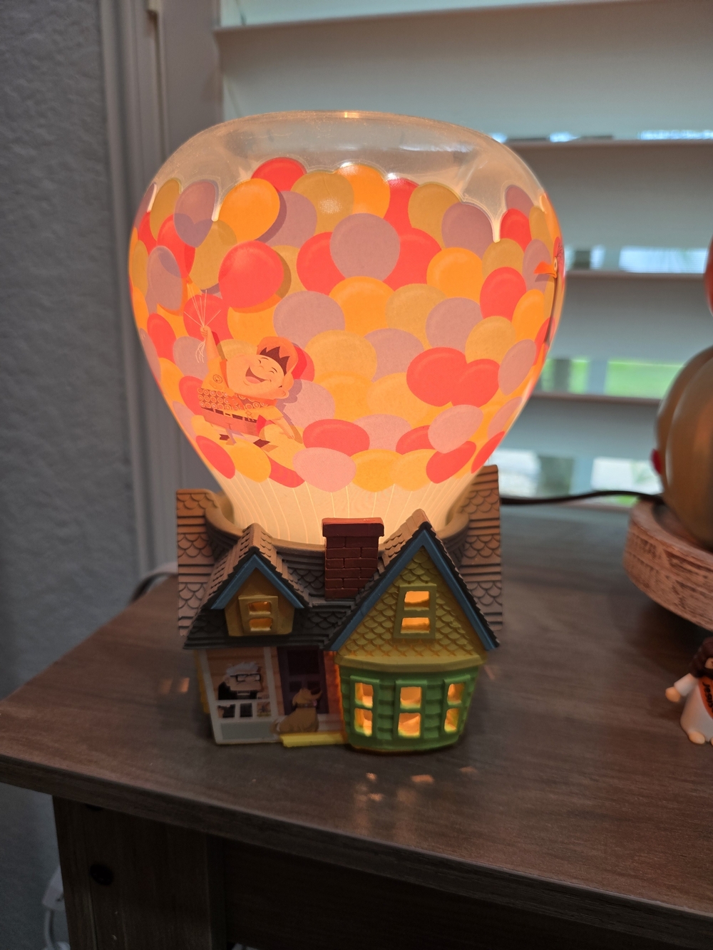 Scentsy Disney Pixar Up Warmer & Extra Glass Balloon Wax Dish.